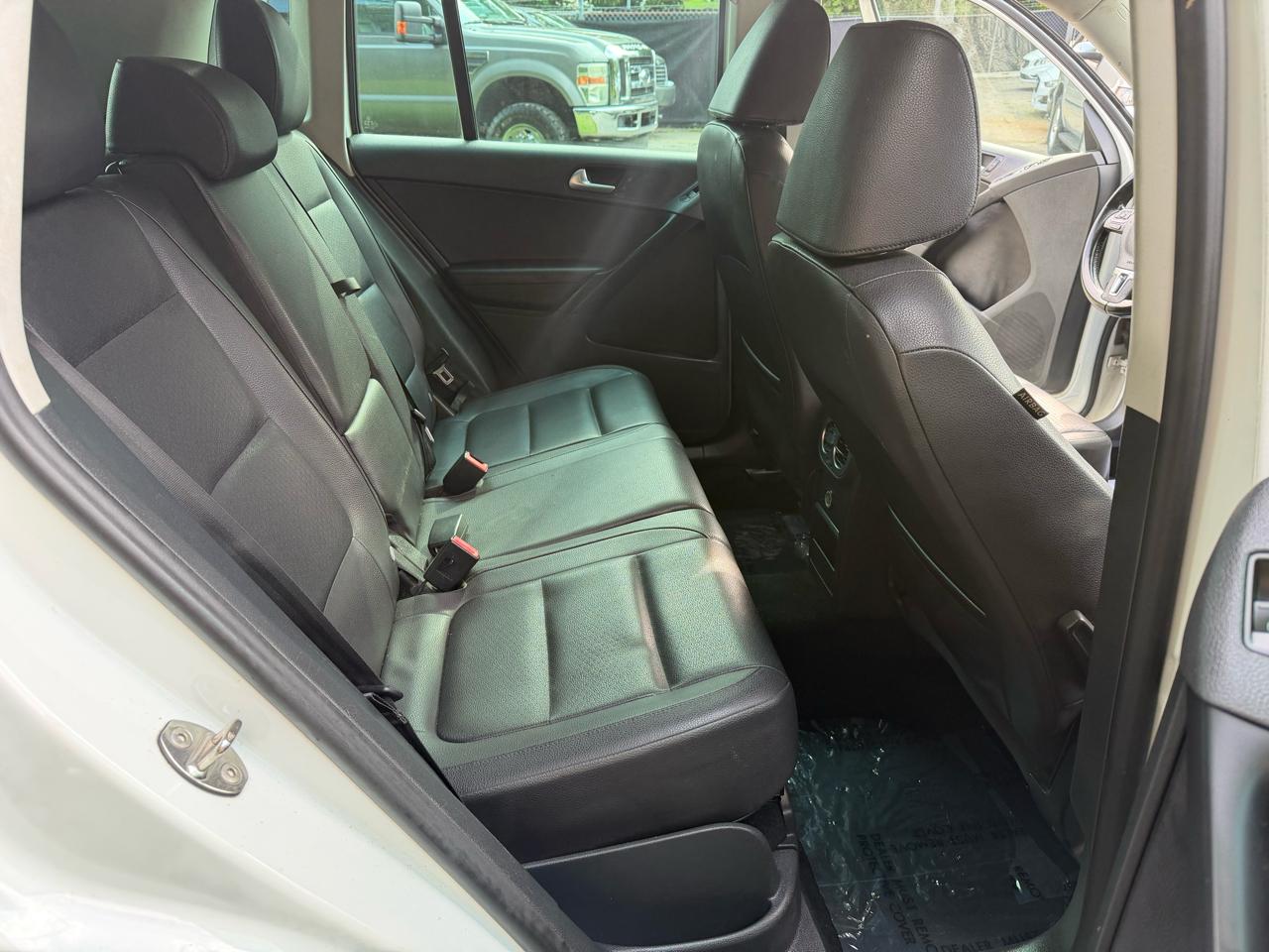 Volkswagen Tiguan S 2014