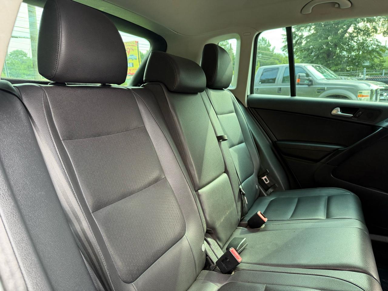 Volkswagen Tiguan S 2014