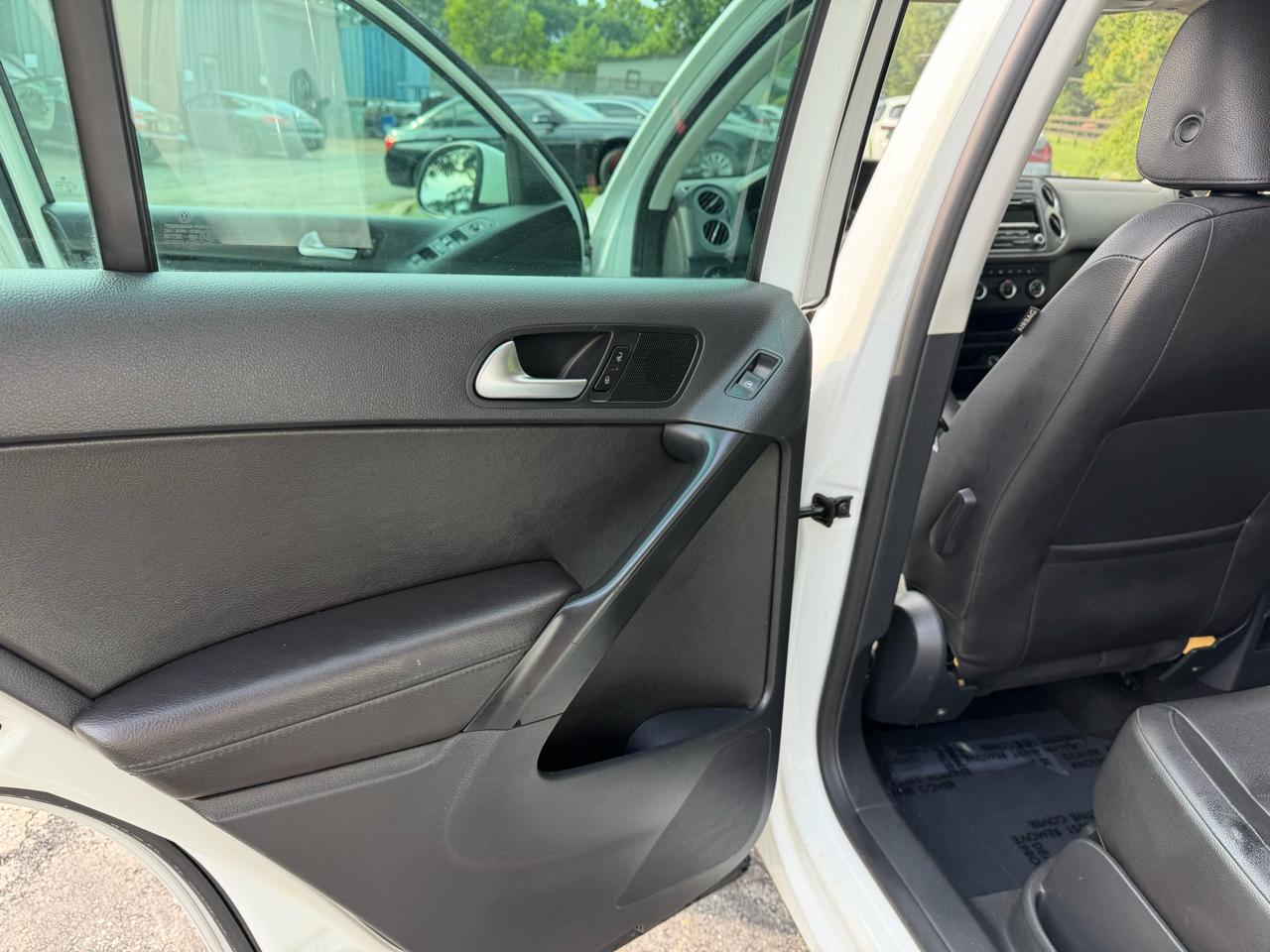Volkswagen Tiguan S 2014