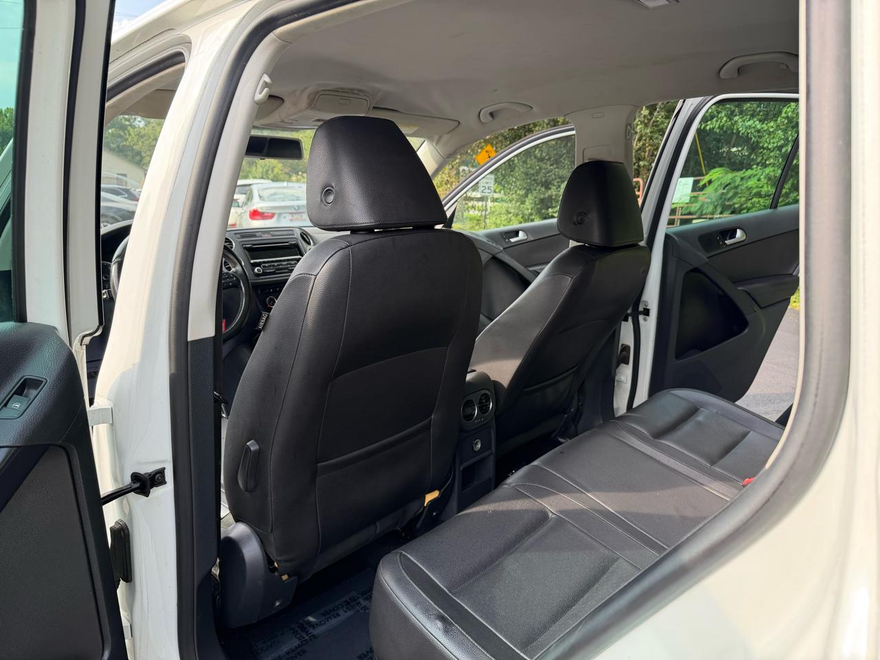 Volkswagen Tiguan S 2014