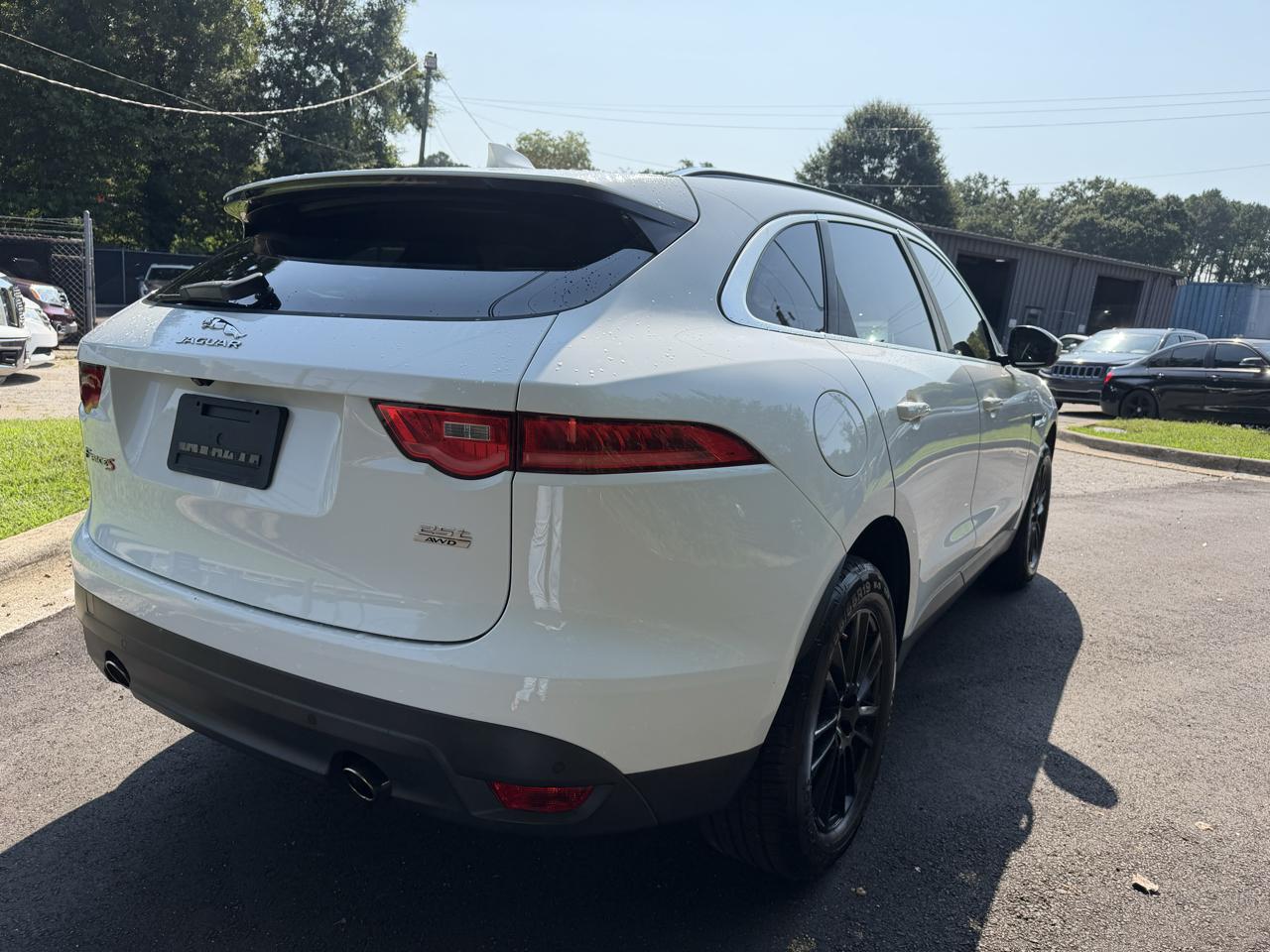 Jaguar F-PACE photo 14