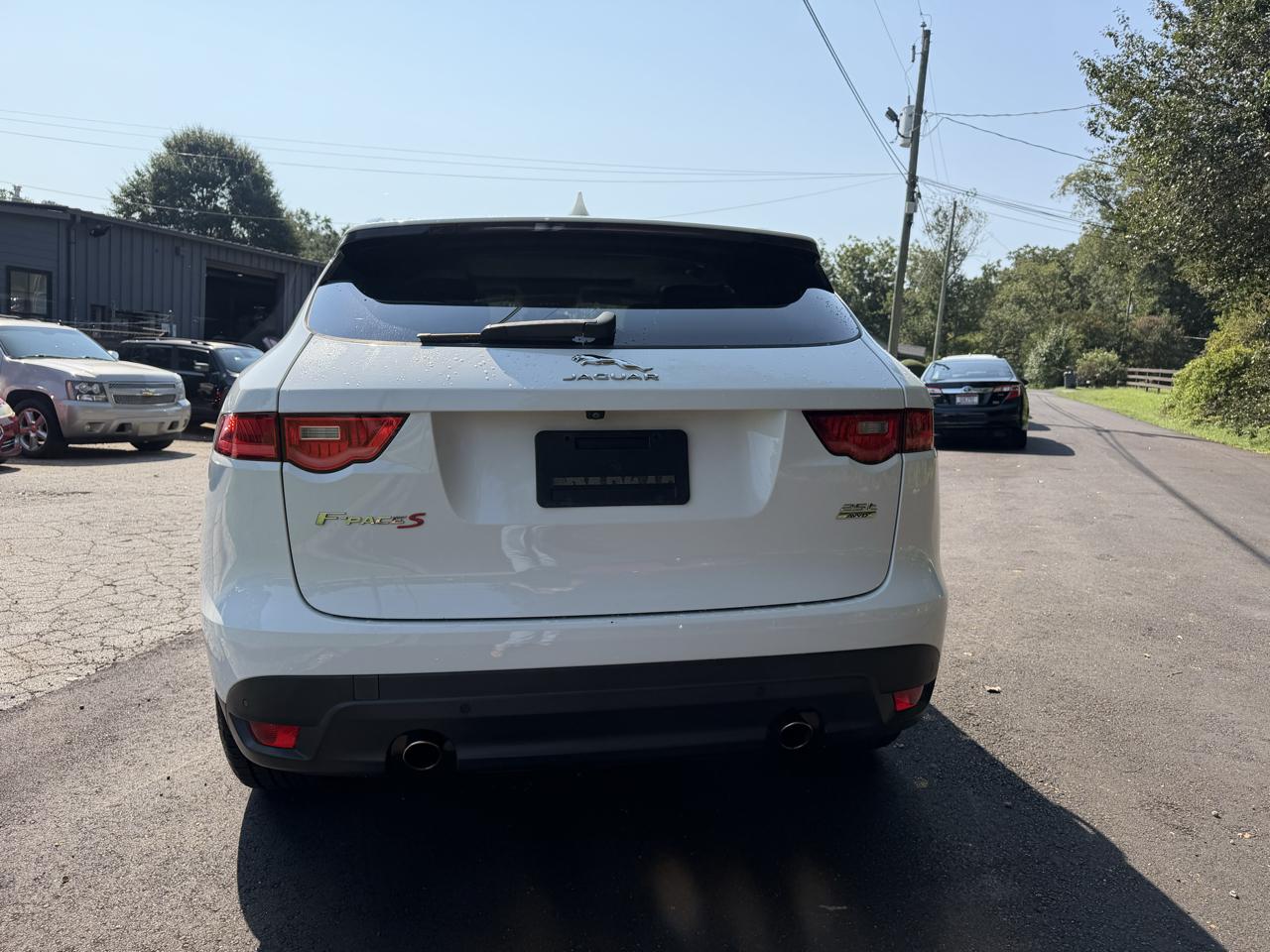 Jaguar F-PACE photo 17
