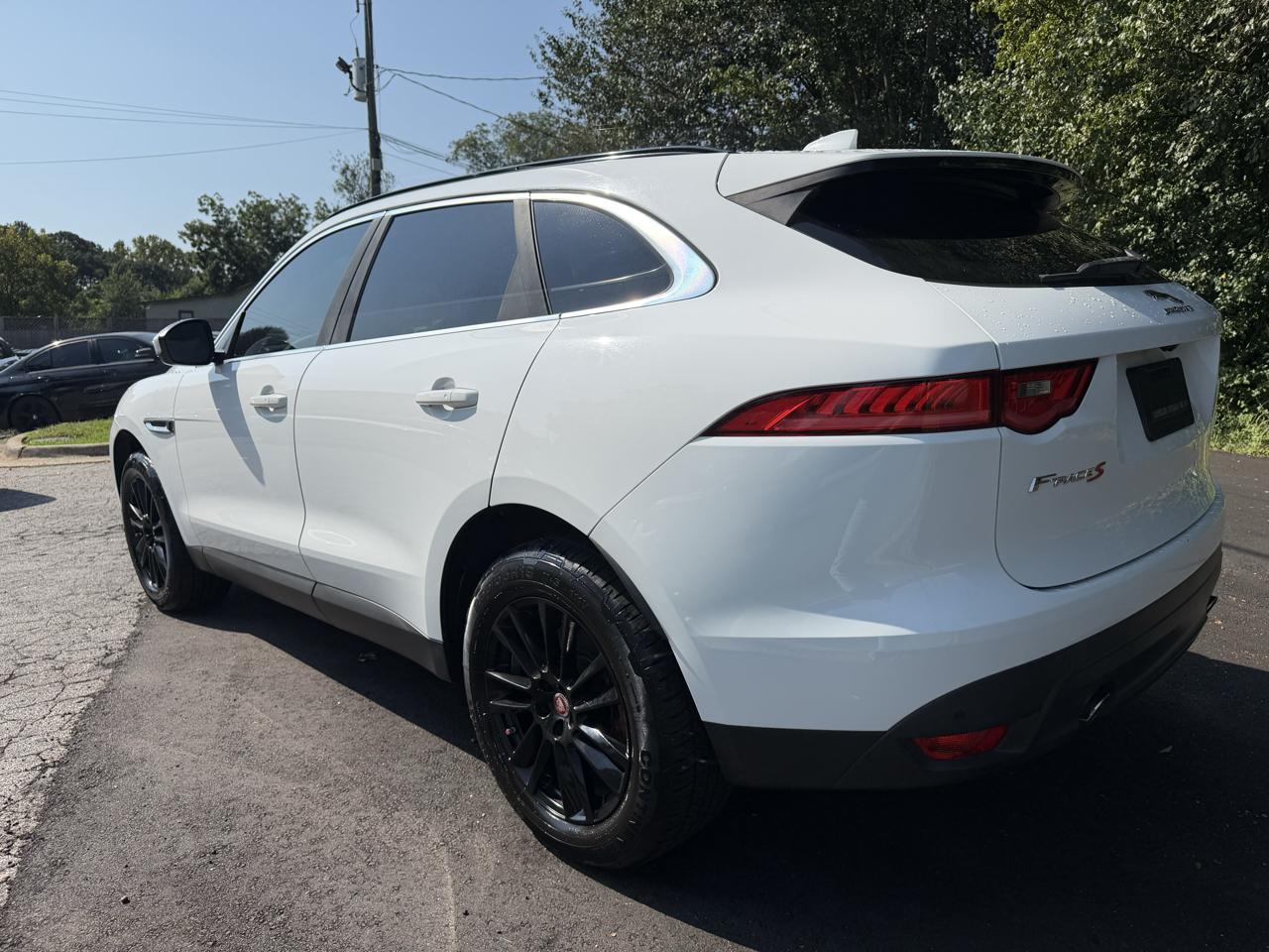 Jaguar F-PACE photo 18