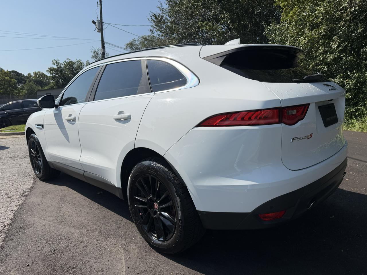 Jaguar F-PACE photo 19