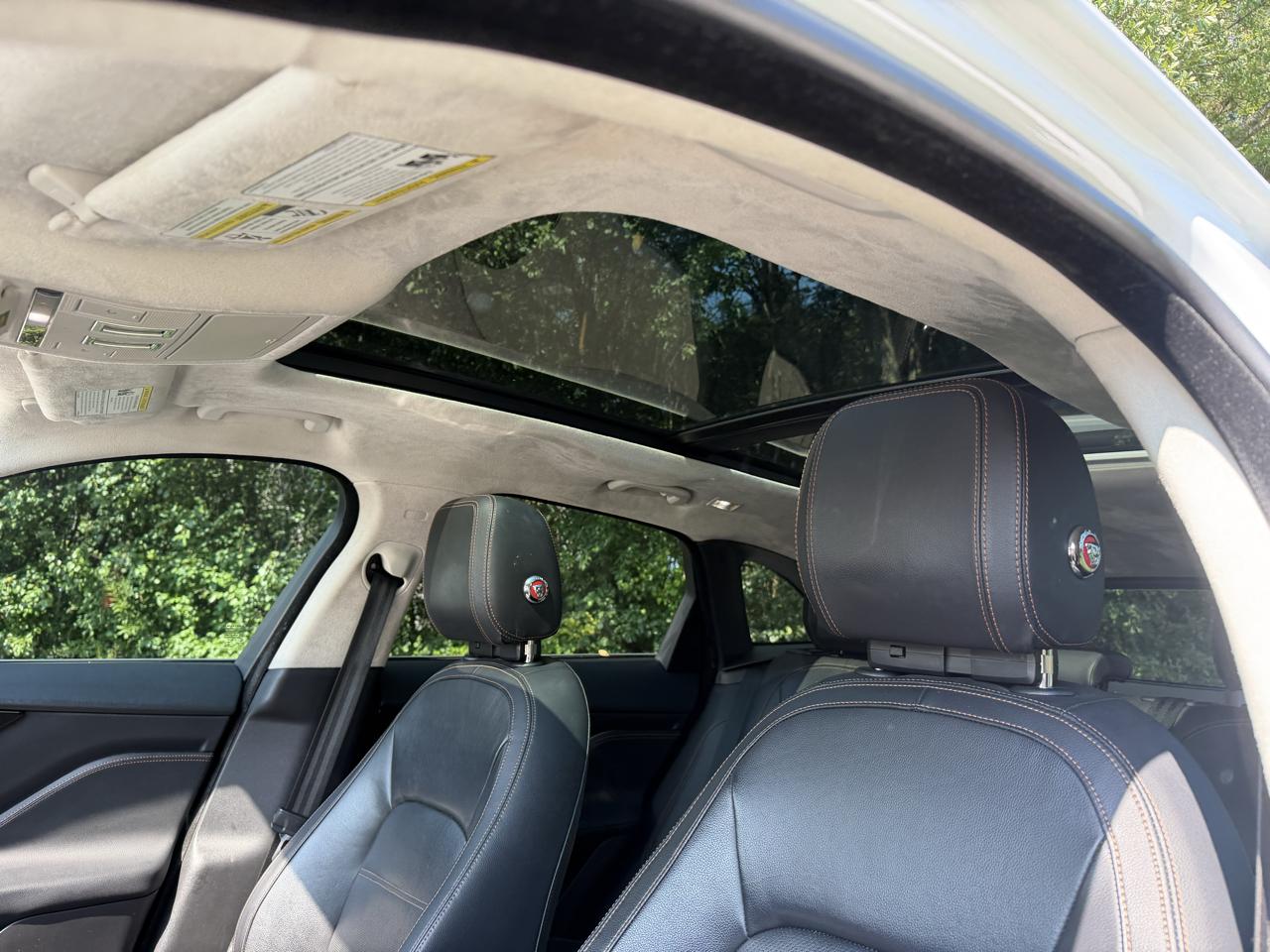 Jaguar F-PACE photo 24