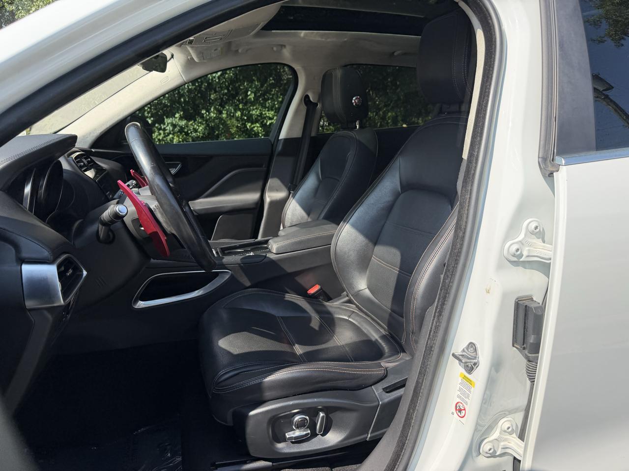 Jaguar F-PACE photo 27