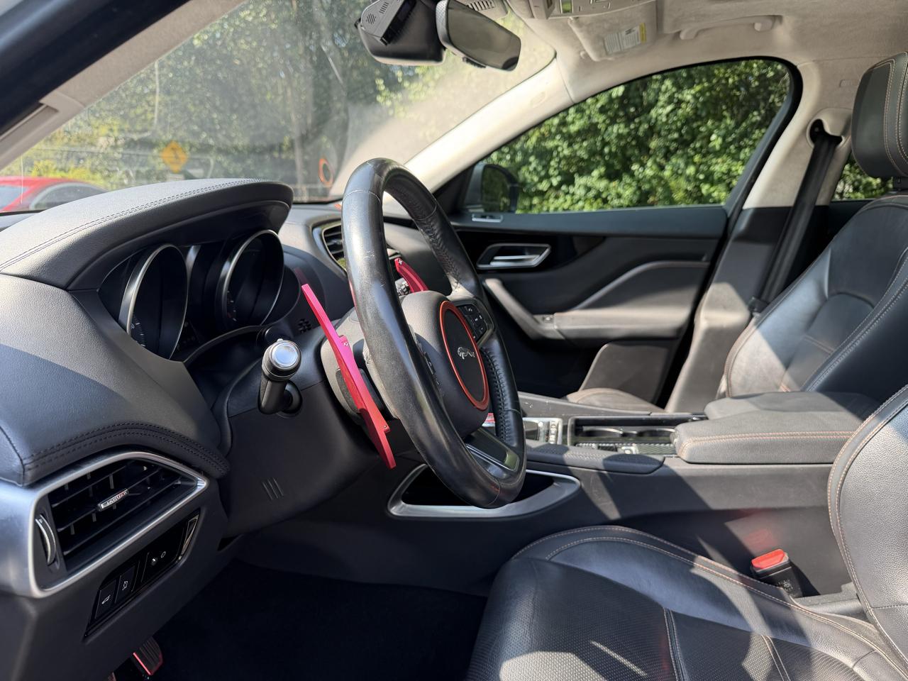 Jaguar F-PACE photo 29