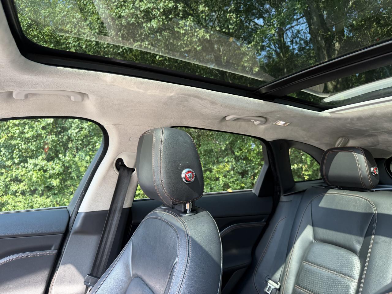 Jaguar F-PACE photo 31