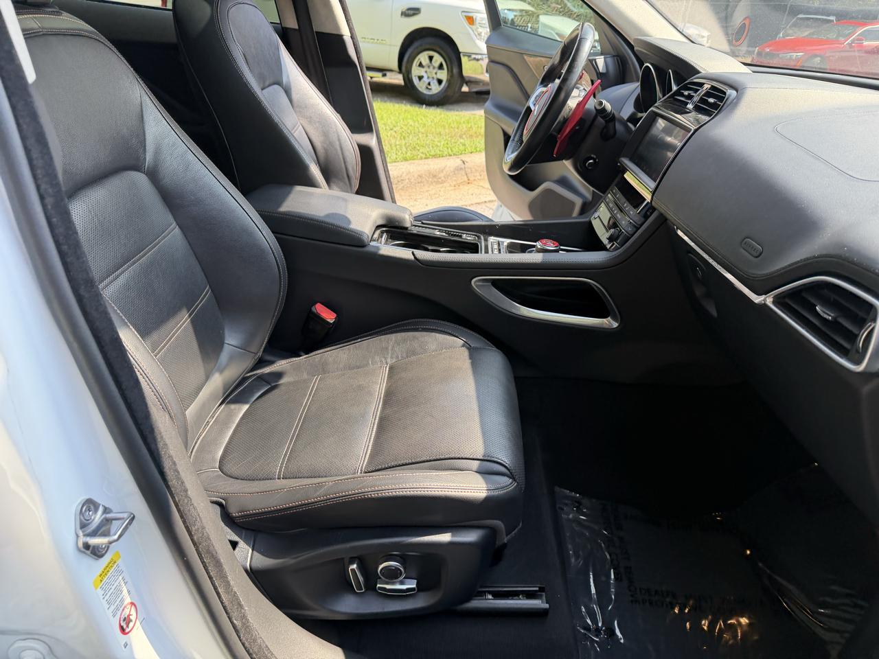 Jaguar F-PACE photo 41