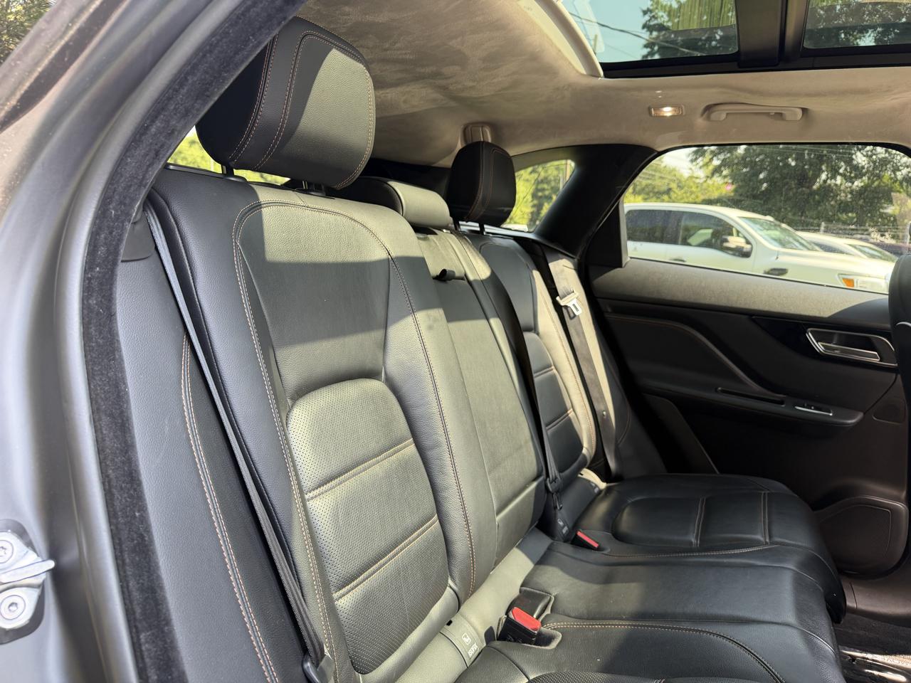 Jaguar F-PACE photo 47