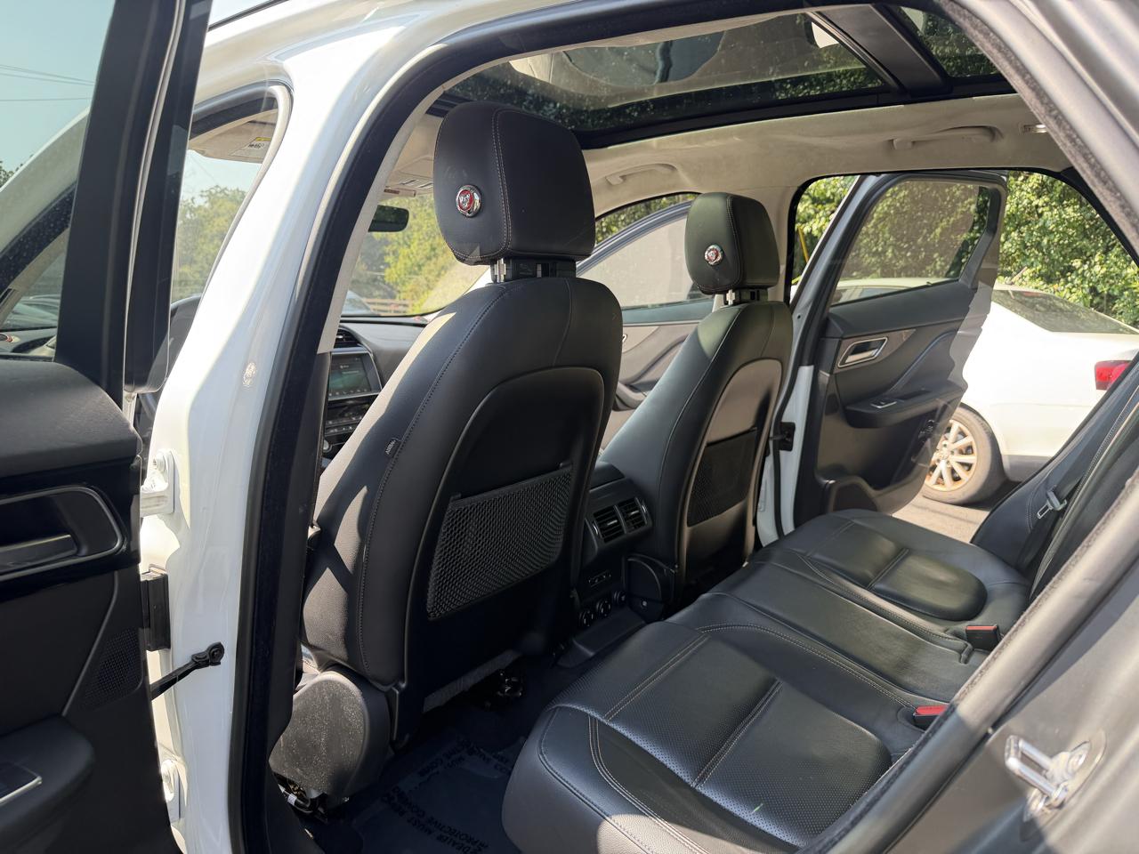 Jaguar F-PACE photo 52