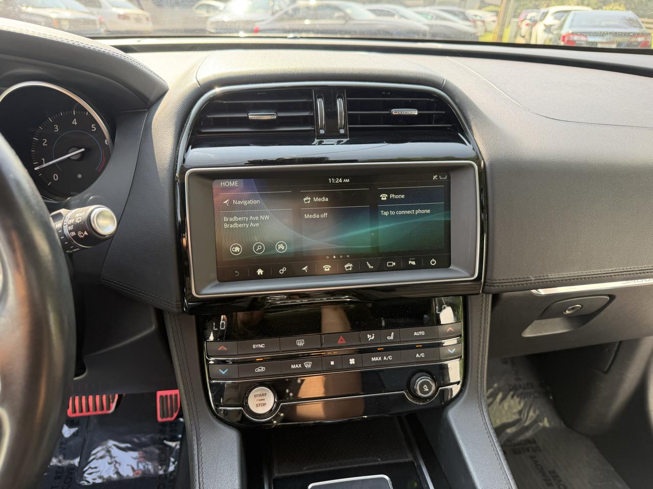 Jaguar F-PACE photo 68