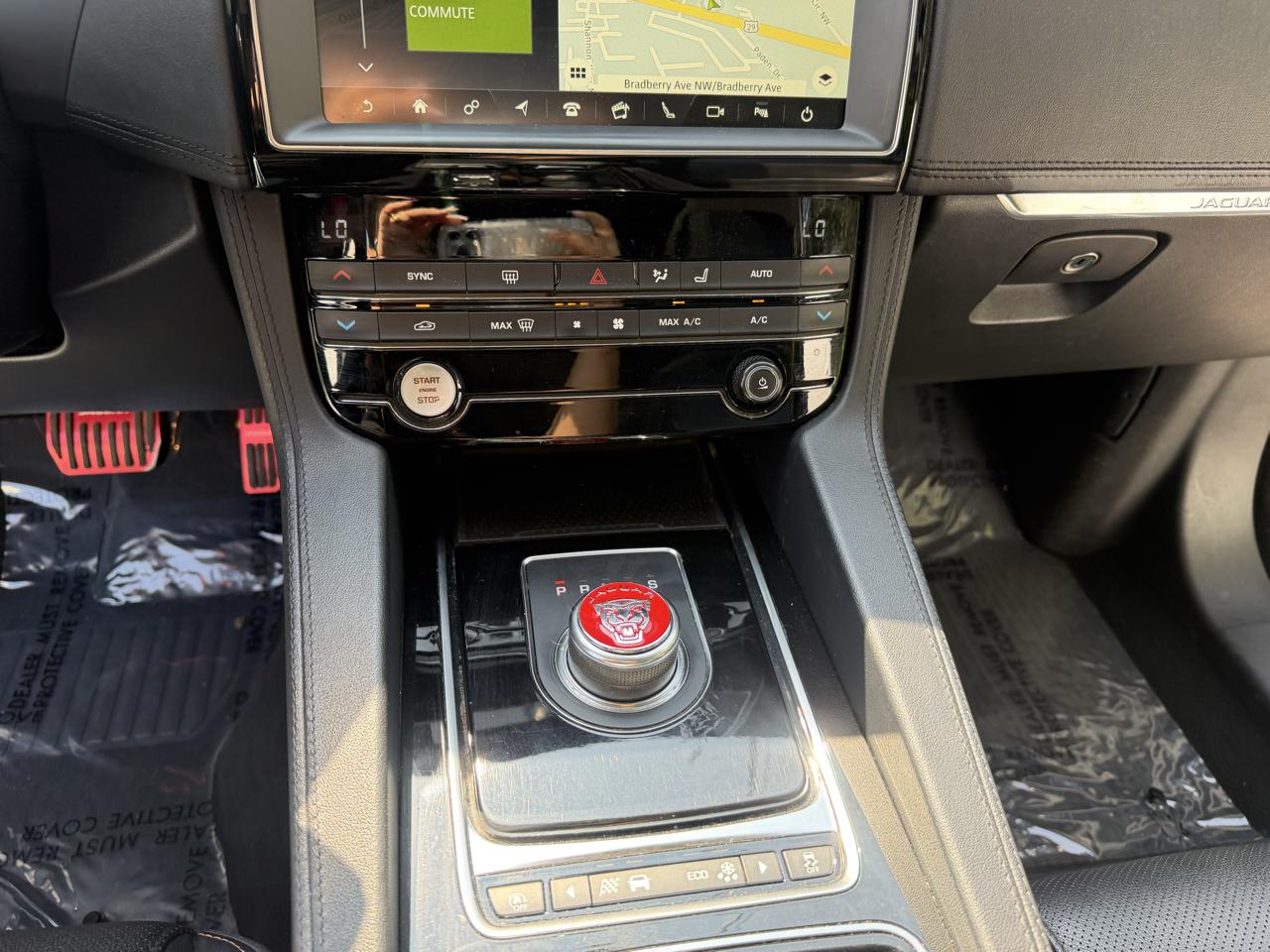 Jaguar F-PACE photo 70