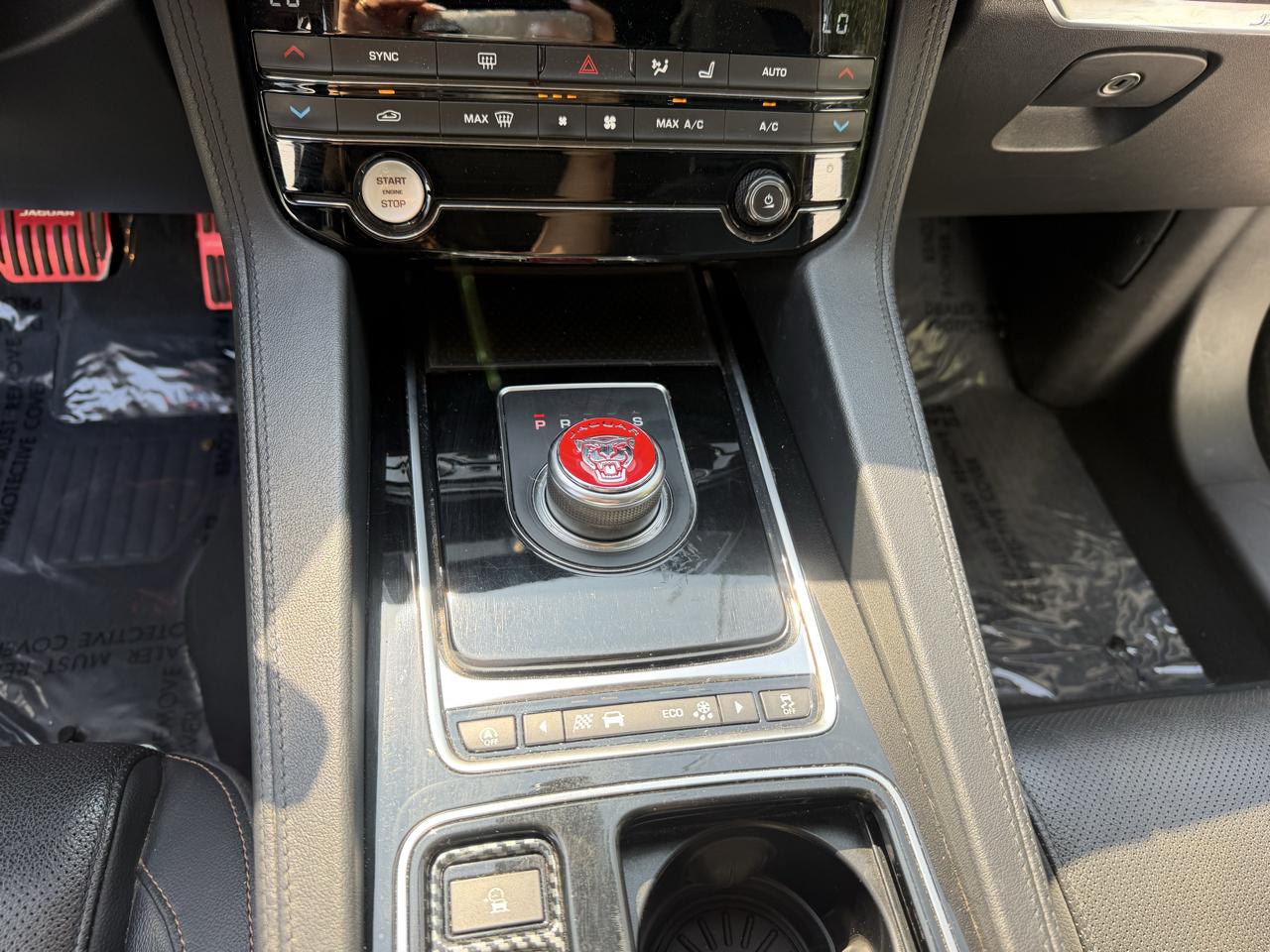Jaguar F-PACE photo 71