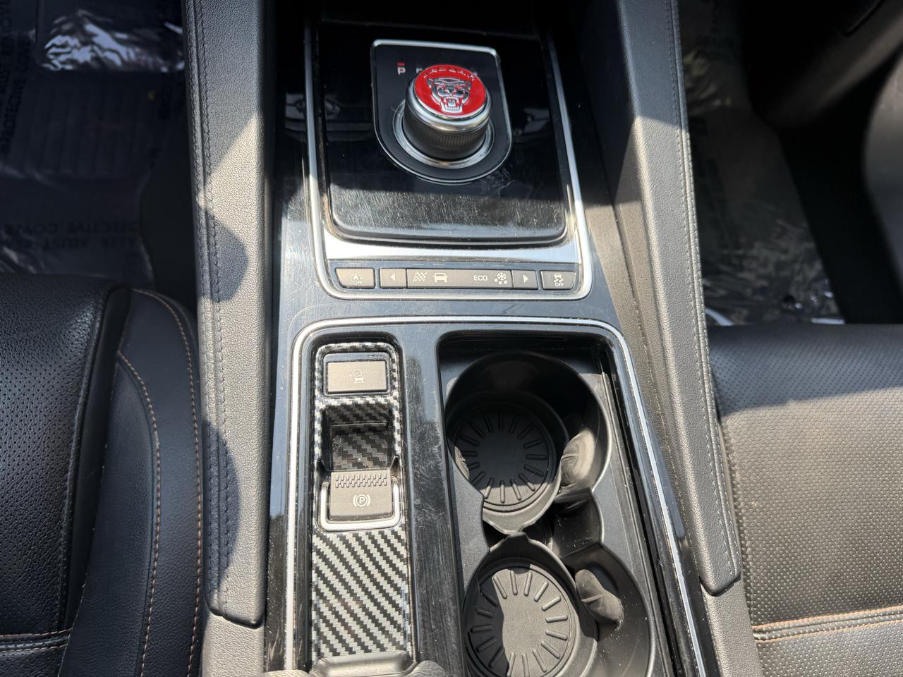 Jaguar F-PACE photo 72