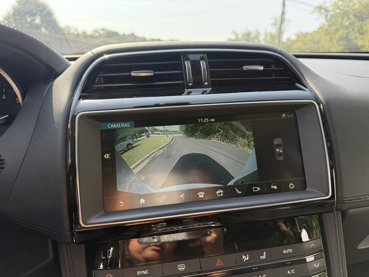 Jaguar F-PACE photo 80