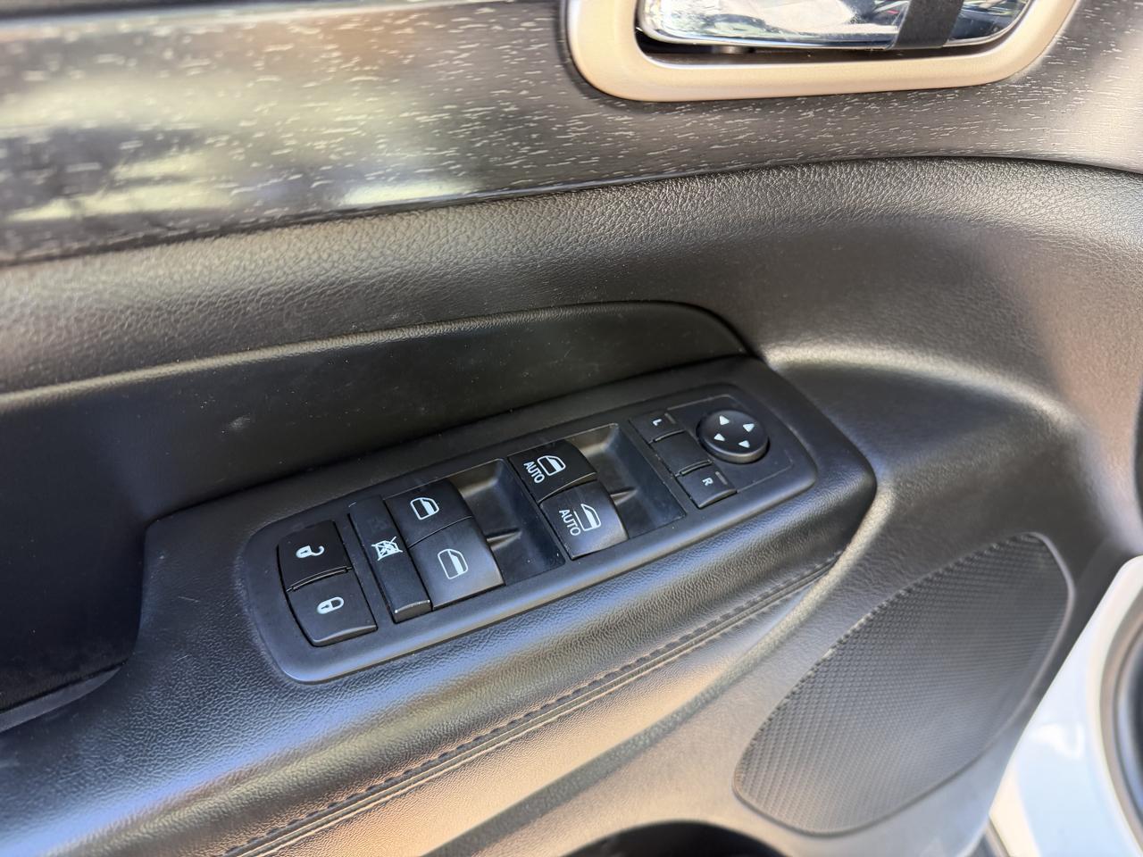 Jeep Grand Cherokee photo 16