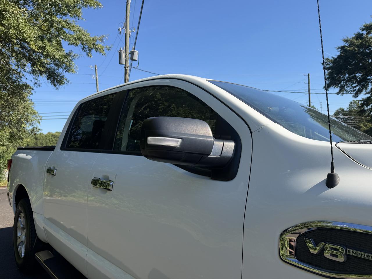 Nissan Titan Platinum Reserve Crew Cab 4WD 2017