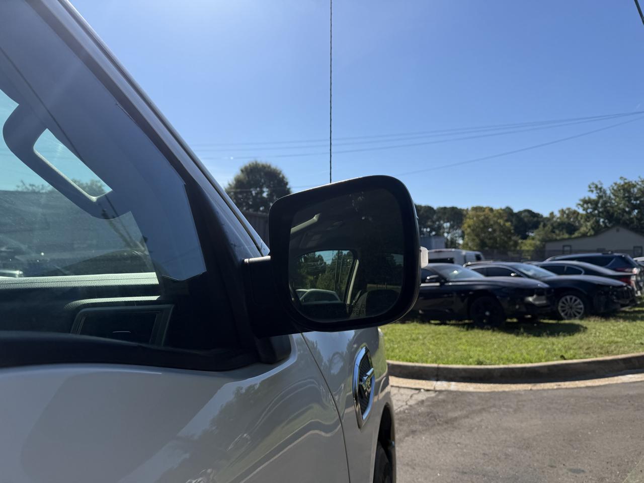 Nissan Titan Platinum Reserve Crew Cab 4WD 2017