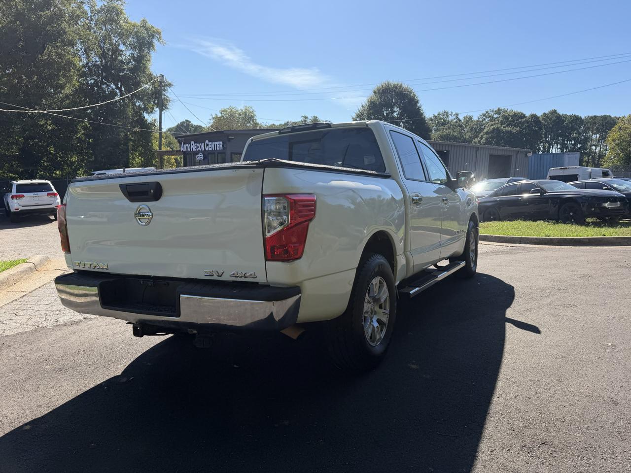 Nissan Titan Platinum Reserve Crew Cab 4WD 2017