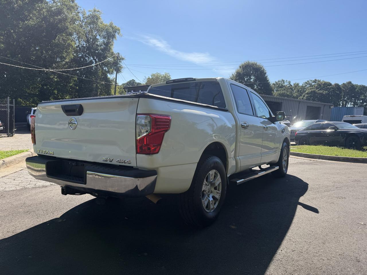 Nissan Titan Platinum Reserve Crew Cab 4WD 2017