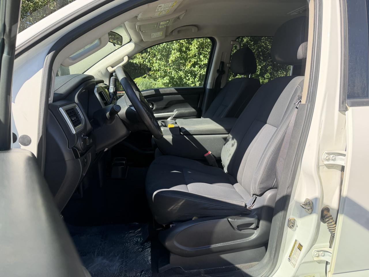 Nissan Titan Platinum Reserve Crew Cab 4WD 2017