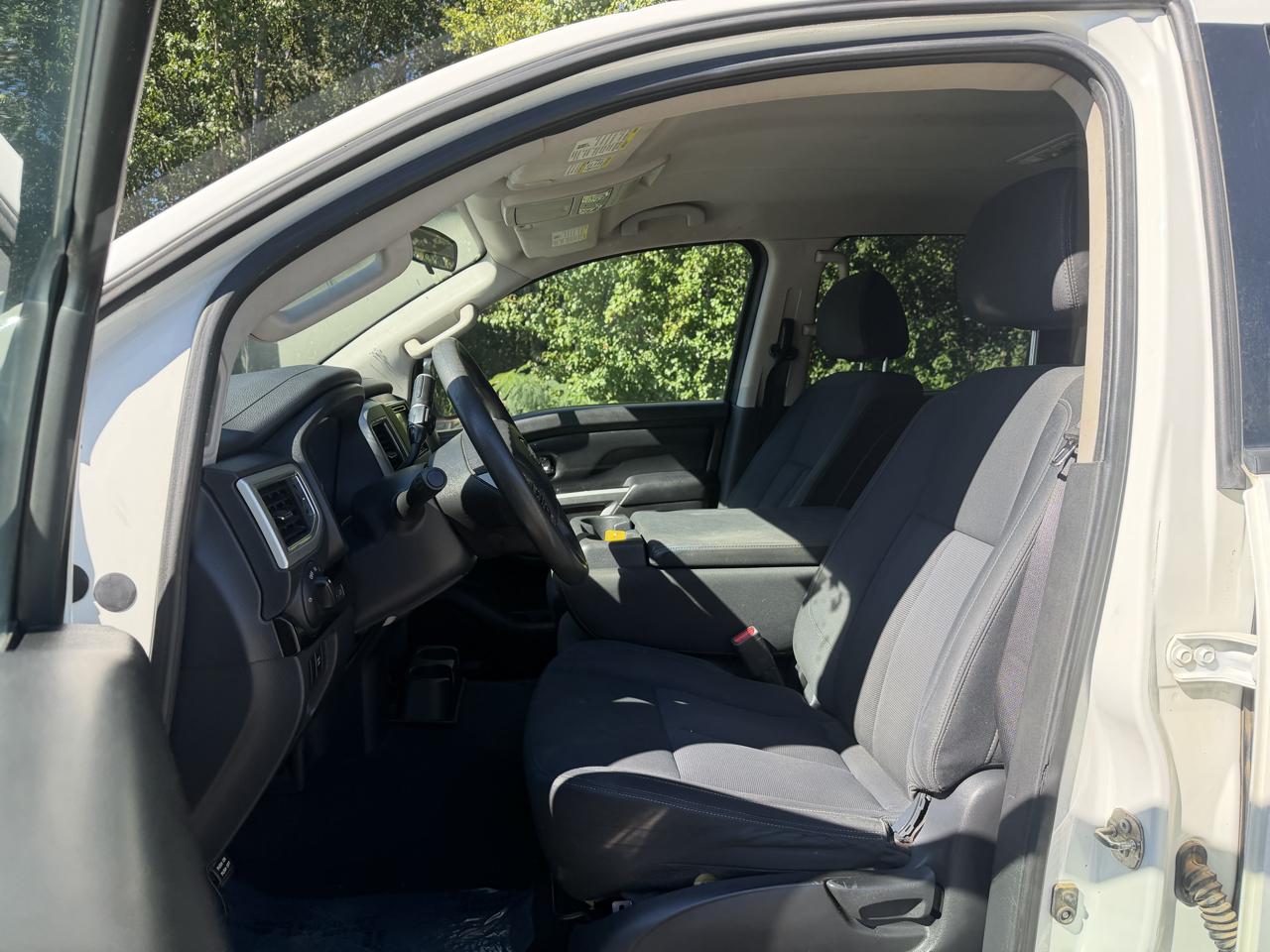 Nissan Titan Platinum Reserve Crew Cab 4WD 2017
