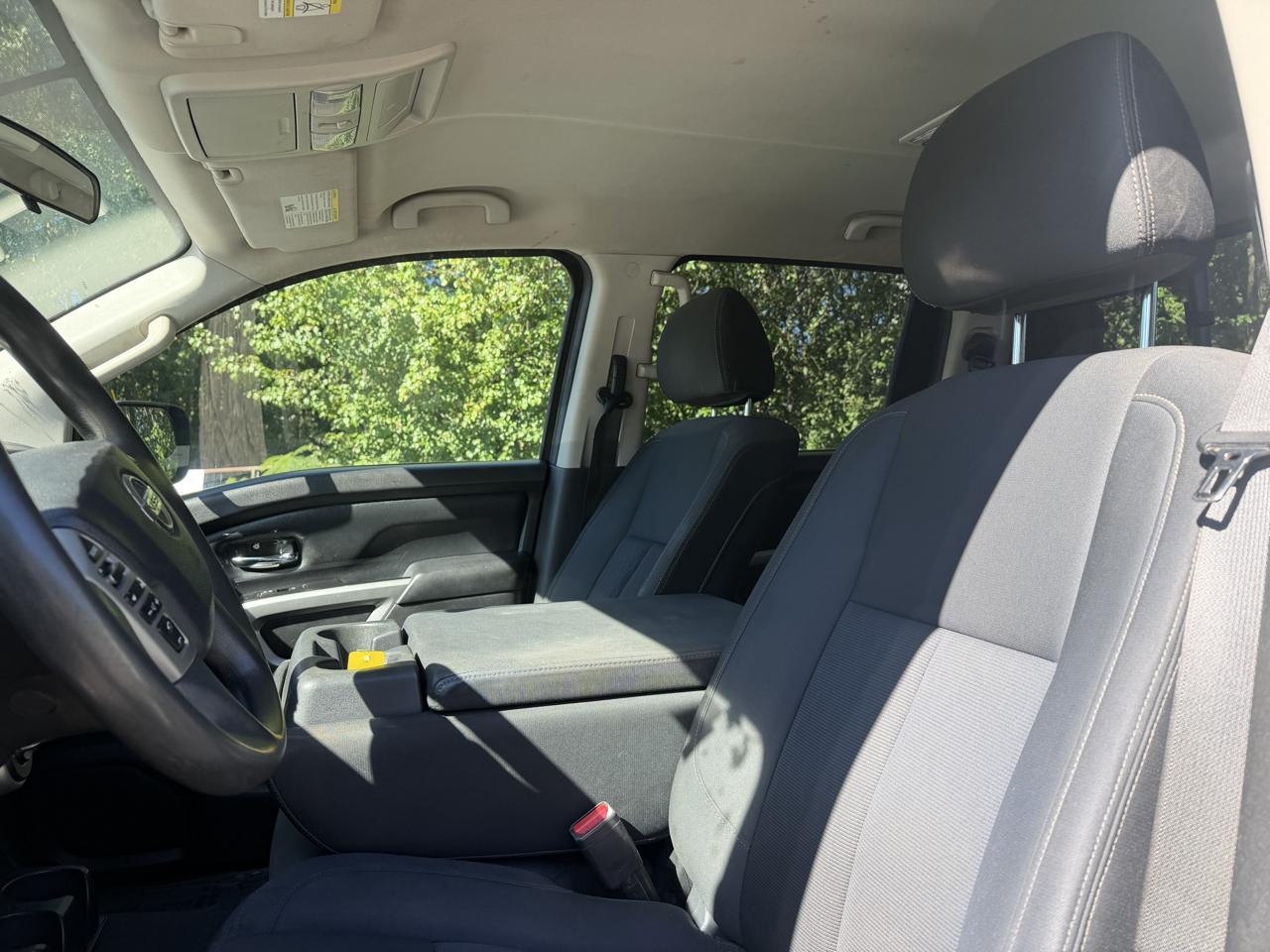 Nissan Titan Platinum Reserve Crew Cab 4WD 2017