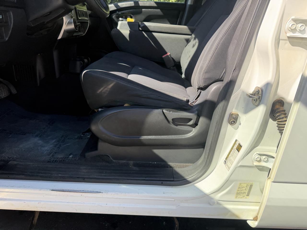 Nissan Titan Platinum Reserve Crew Cab 4WD 2017