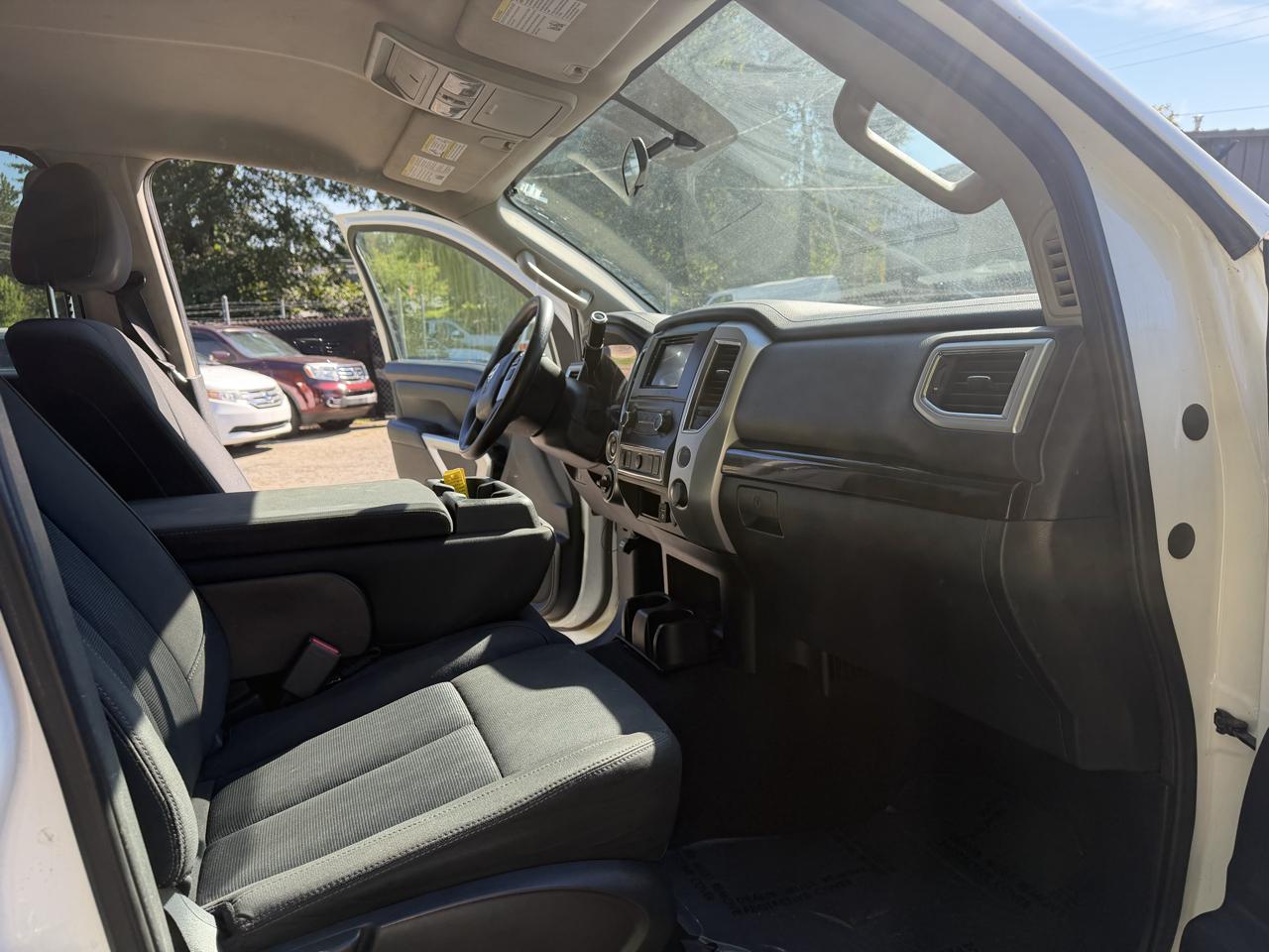 Nissan Titan Platinum Reserve Crew Cab 4WD 2017