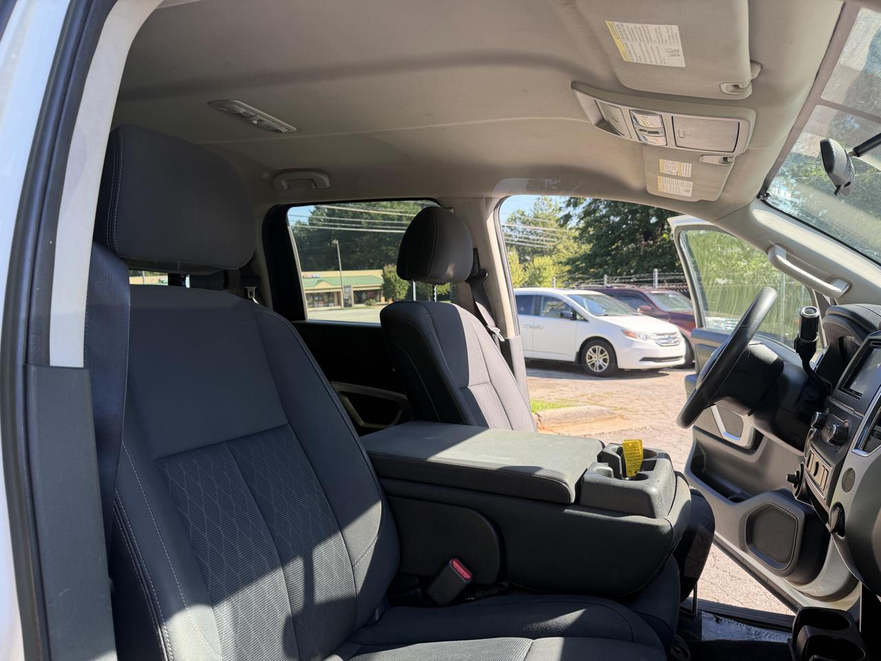 Nissan Titan Platinum Reserve Crew Cab 4WD 2017