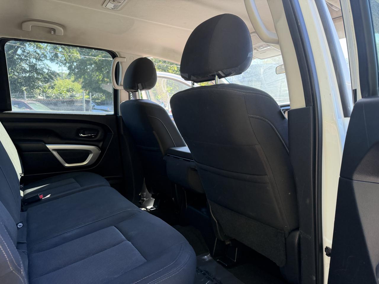 Nissan Titan Platinum Reserve Crew Cab 4WD 2017
