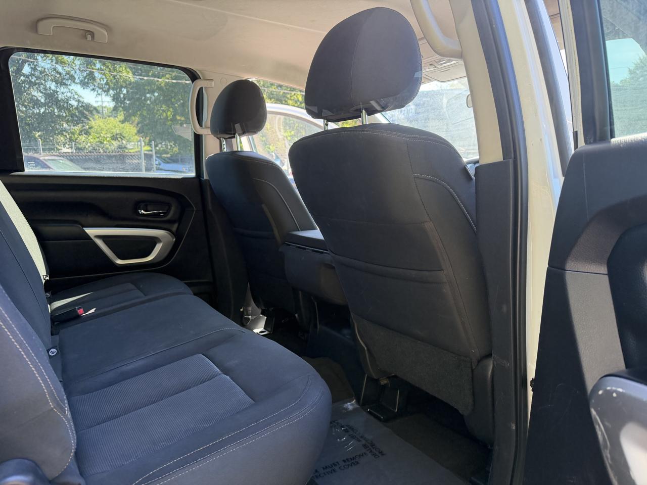 Nissan Titan Platinum Reserve Crew Cab 4WD 2017