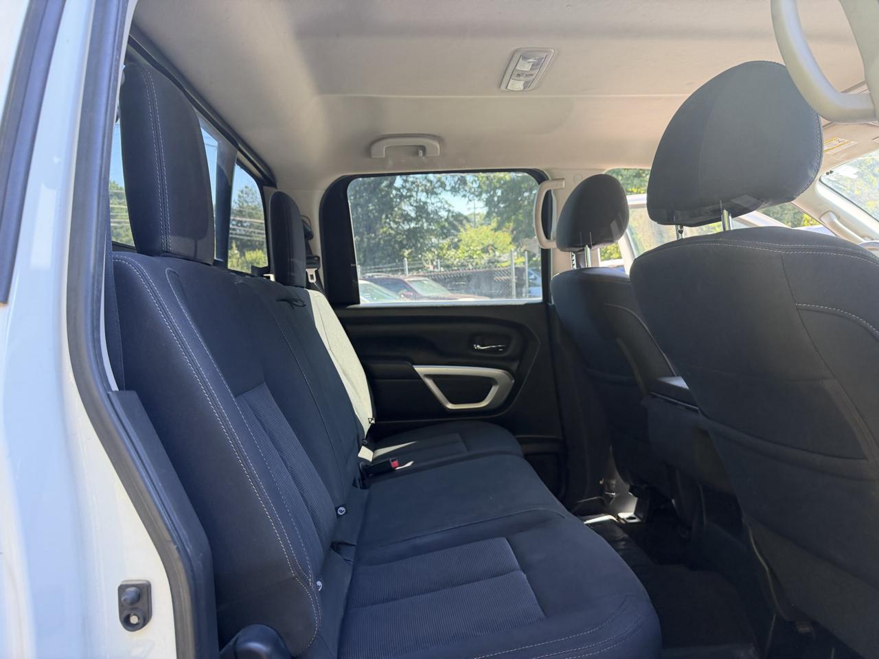 Nissan Titan Platinum Reserve Crew Cab 4WD 2017