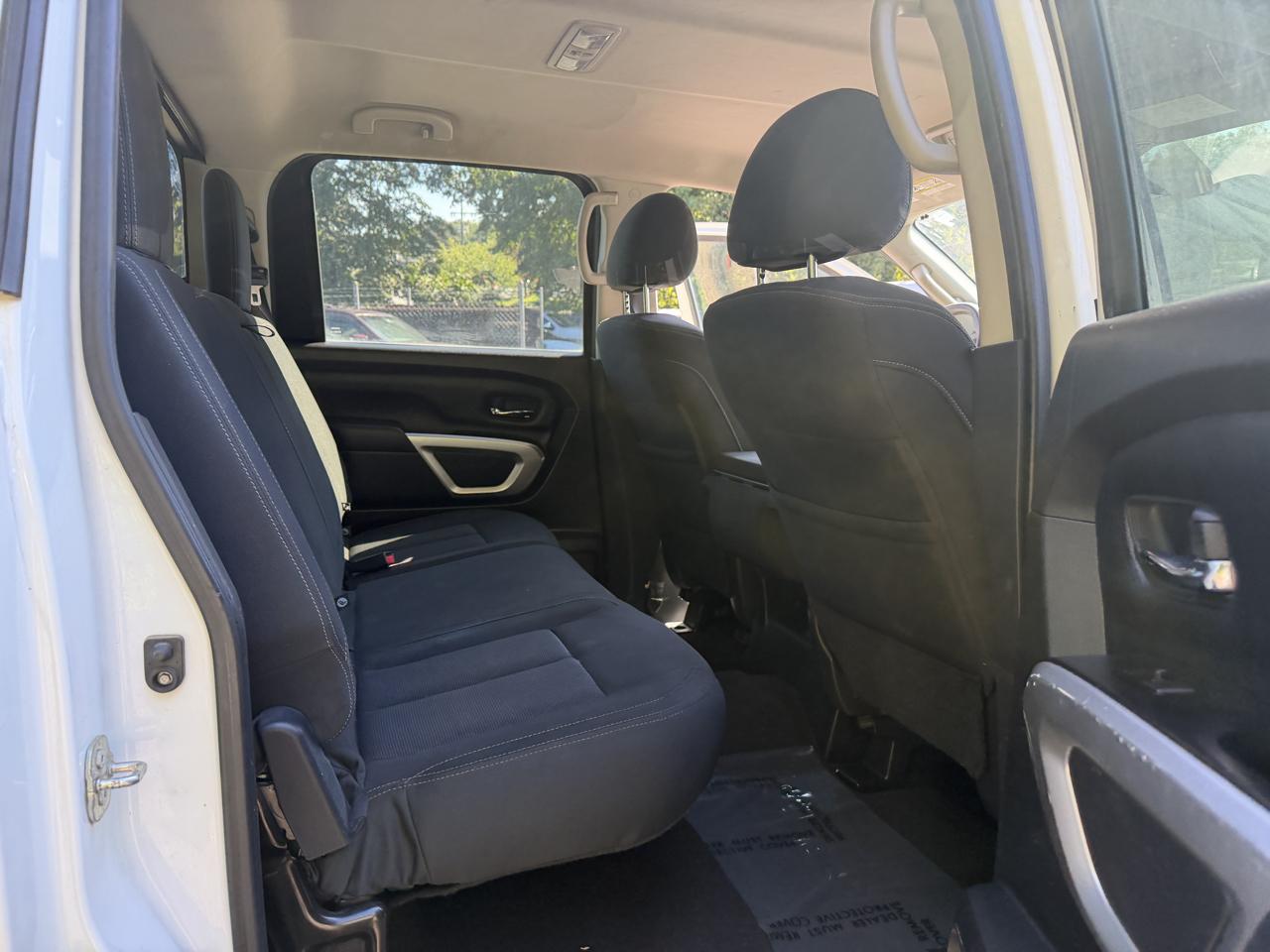 Nissan Titan Platinum Reserve Crew Cab 4WD 2017