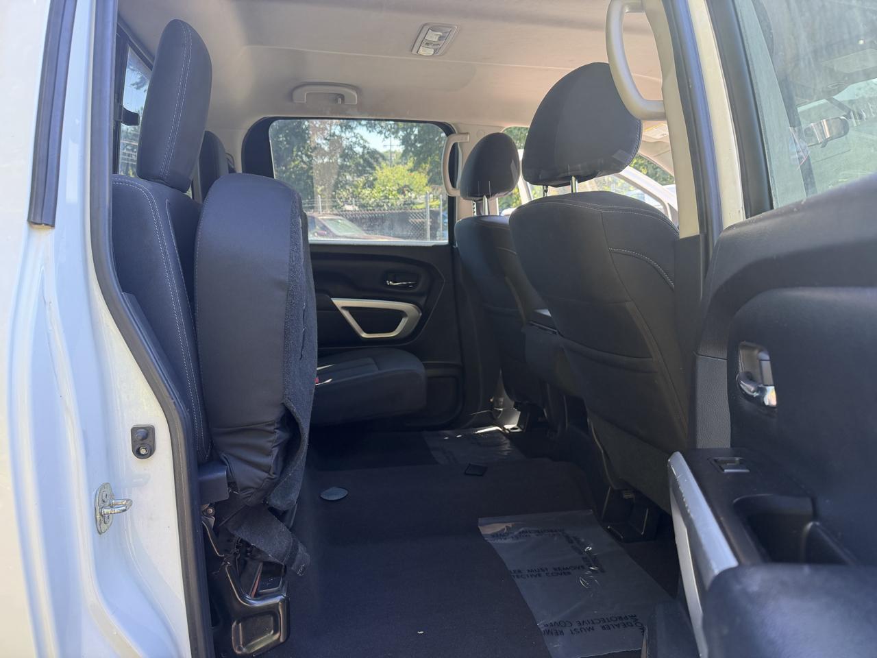 Nissan Titan Platinum Reserve Crew Cab 4WD 2017