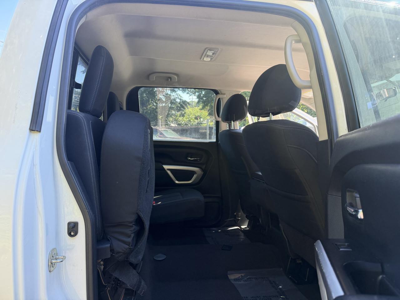 Nissan Titan Platinum Reserve Crew Cab 4WD 2017