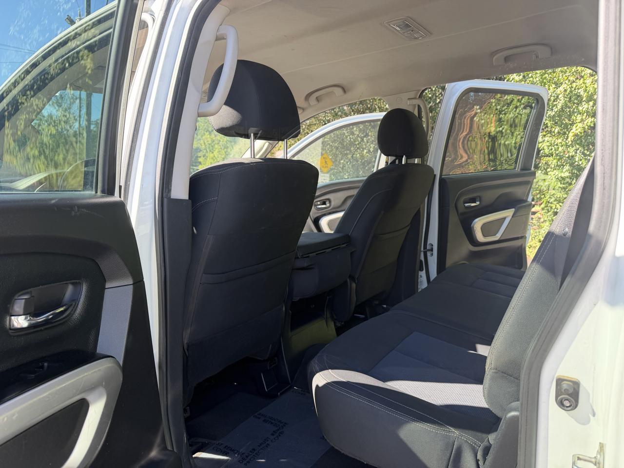 Nissan Titan Platinum Reserve Crew Cab 4WD 2017