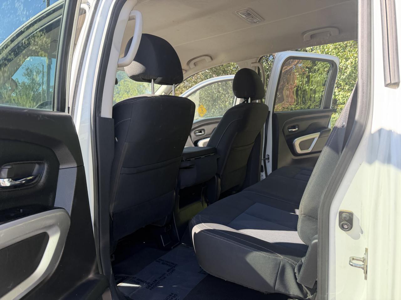 Nissan Titan Platinum Reserve Crew Cab 4WD 2017