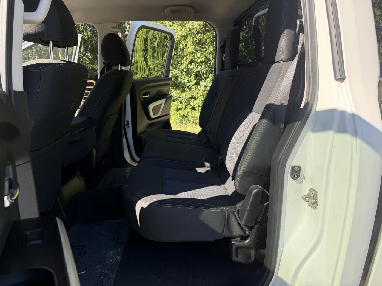 Nissan Titan Platinum Reserve Crew Cab 4WD 2017