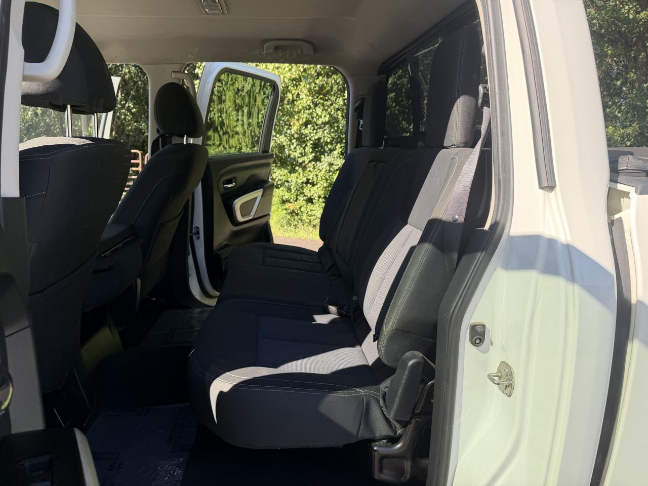 Nissan Titan Platinum Reserve Crew Cab 4WD 2017