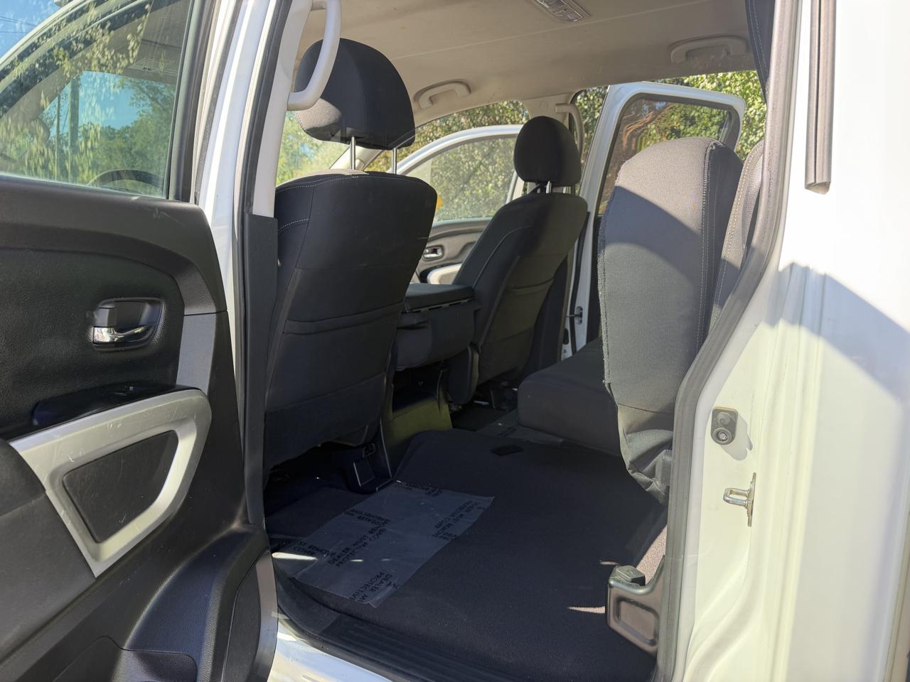 Nissan Titan Platinum Reserve Crew Cab 4WD 2017