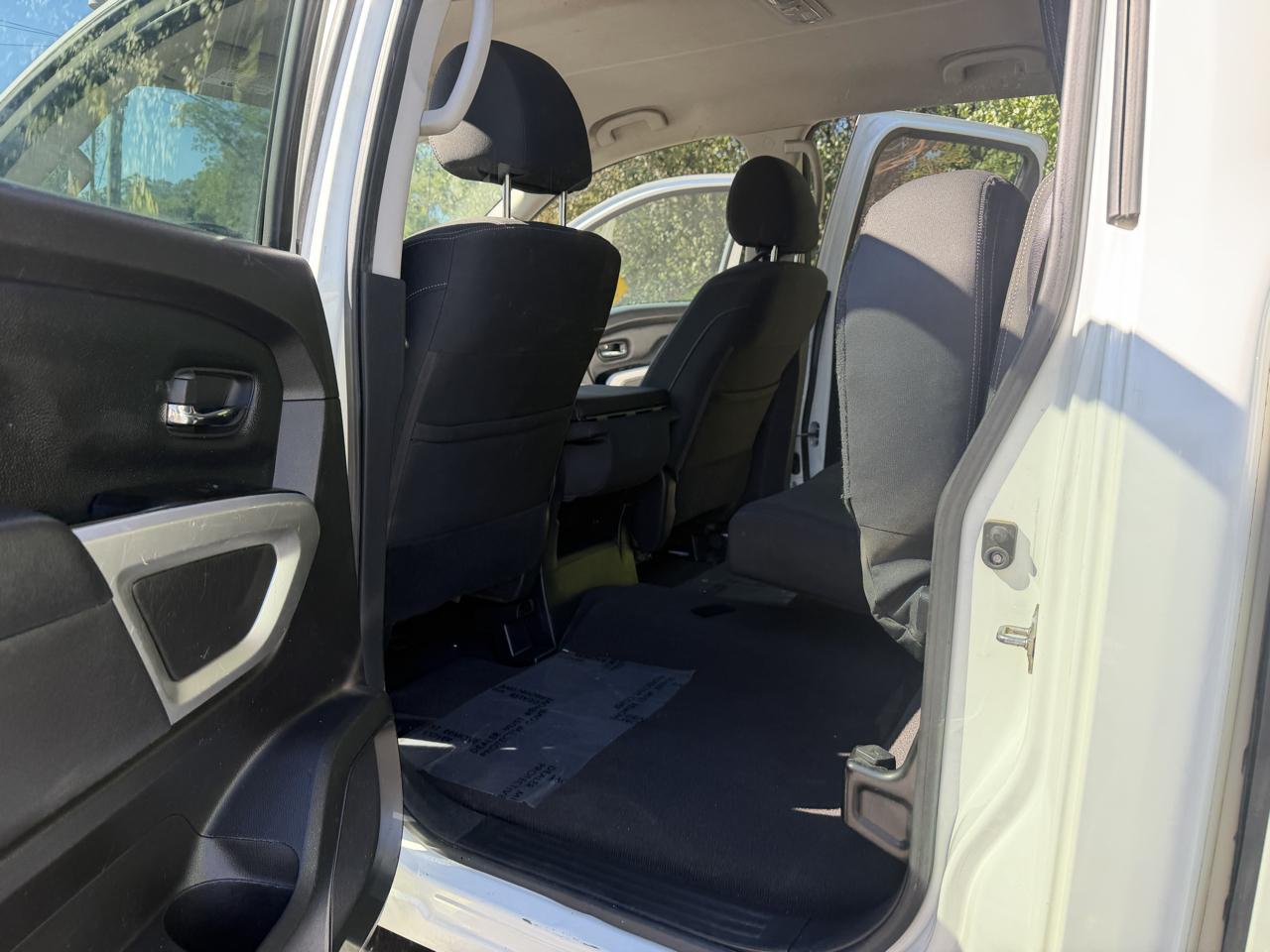 Nissan Titan Platinum Reserve Crew Cab 4WD 2017