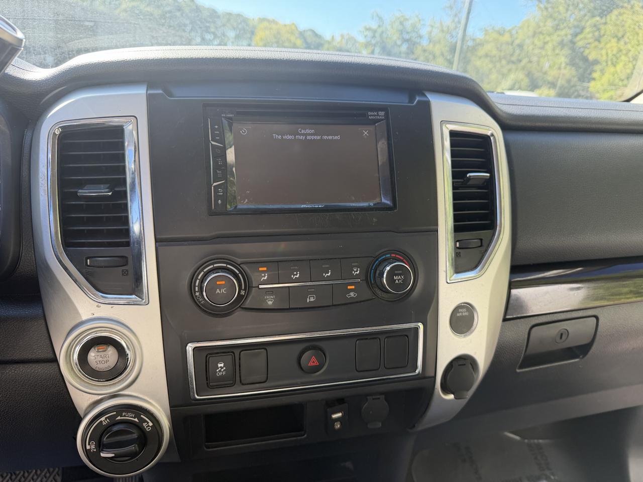 Nissan Titan Platinum Reserve Crew Cab 4WD 2017