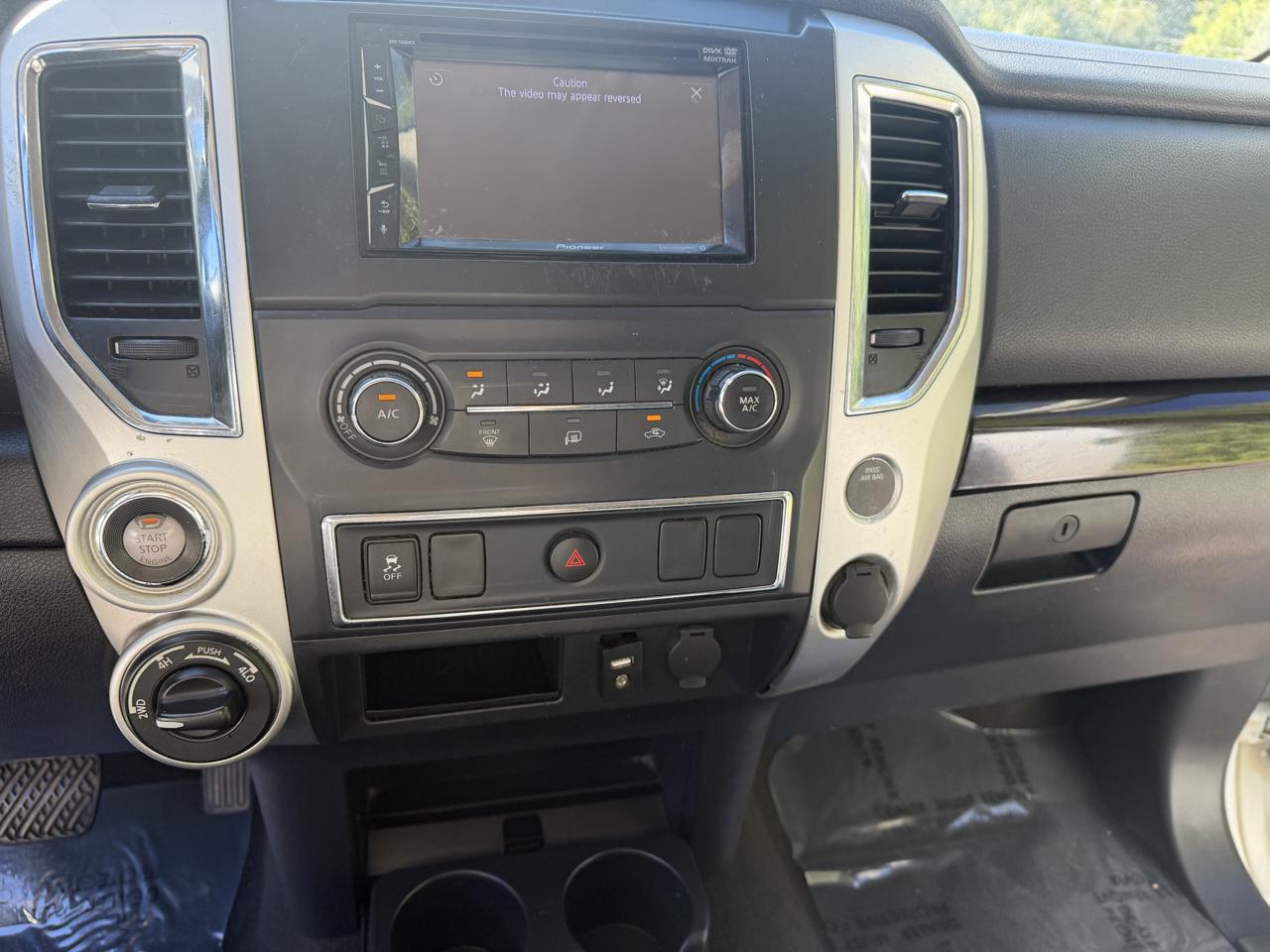 Nissan Titan Platinum Reserve Crew Cab 4WD 2017