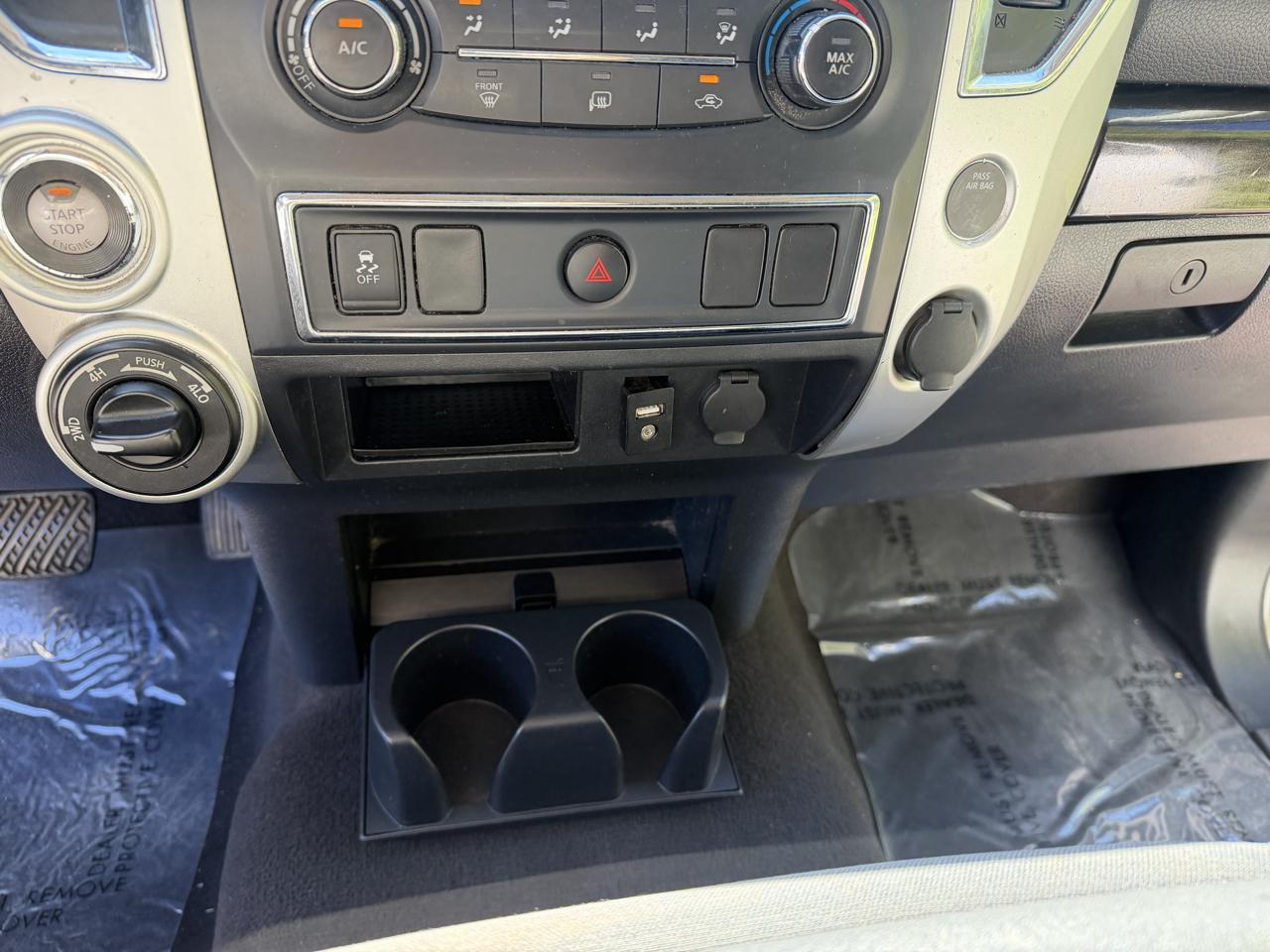 Nissan Titan Platinum Reserve Crew Cab 4WD 2017