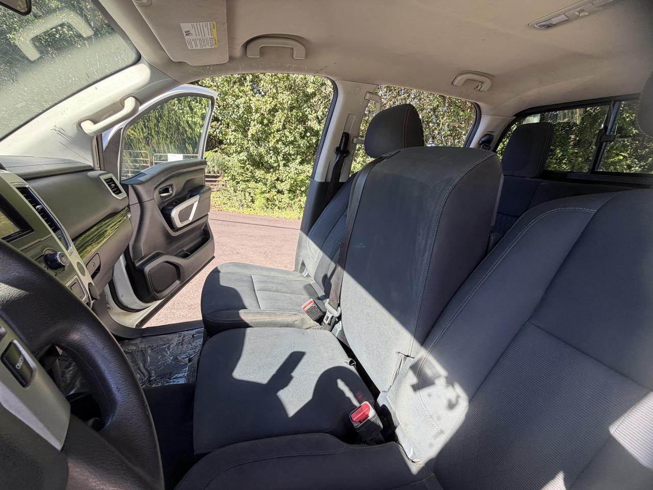 Nissan Titan Platinum Reserve Crew Cab 4WD 2017