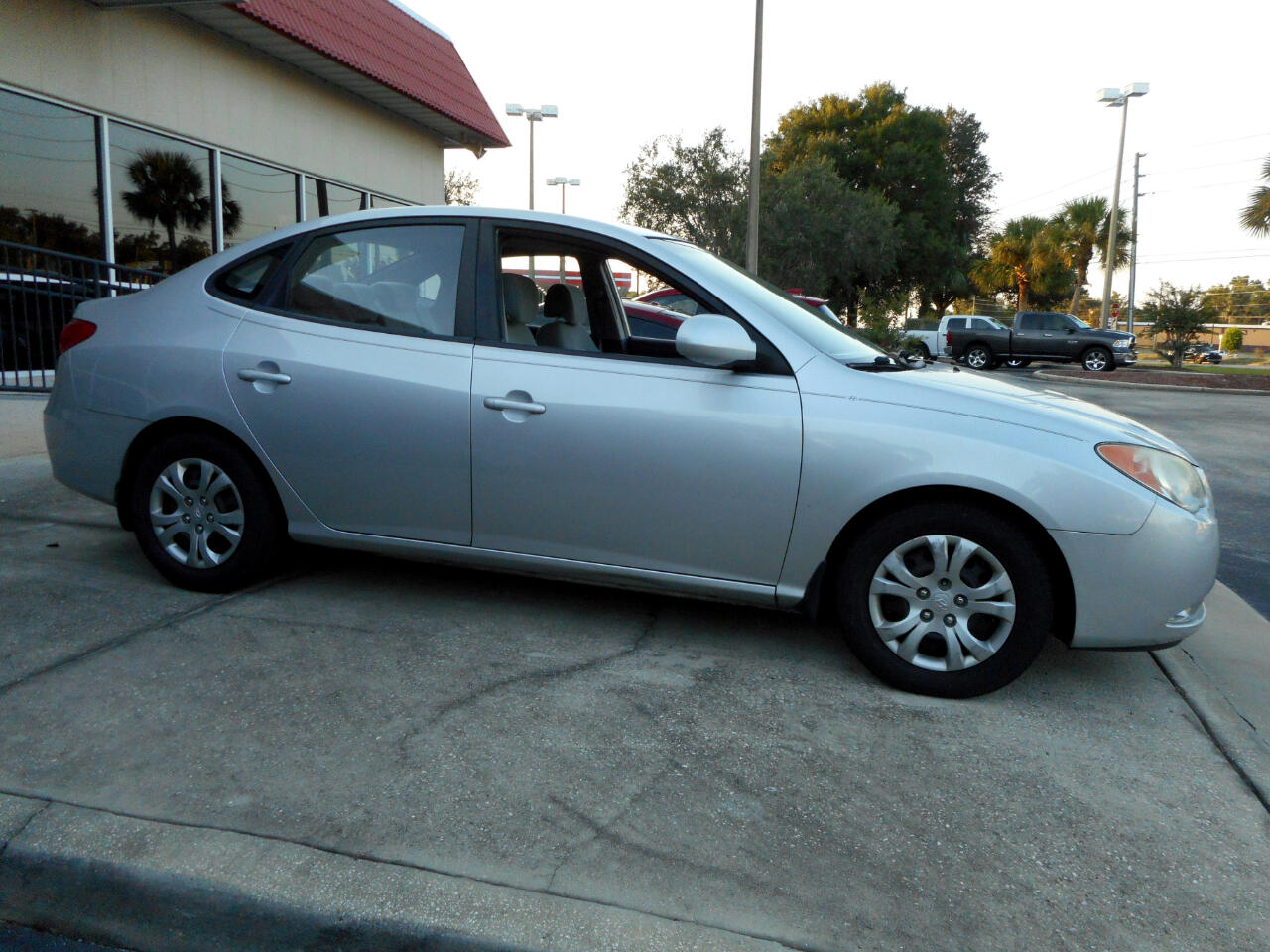 2009 Hyundai Elantra GLS photo 2