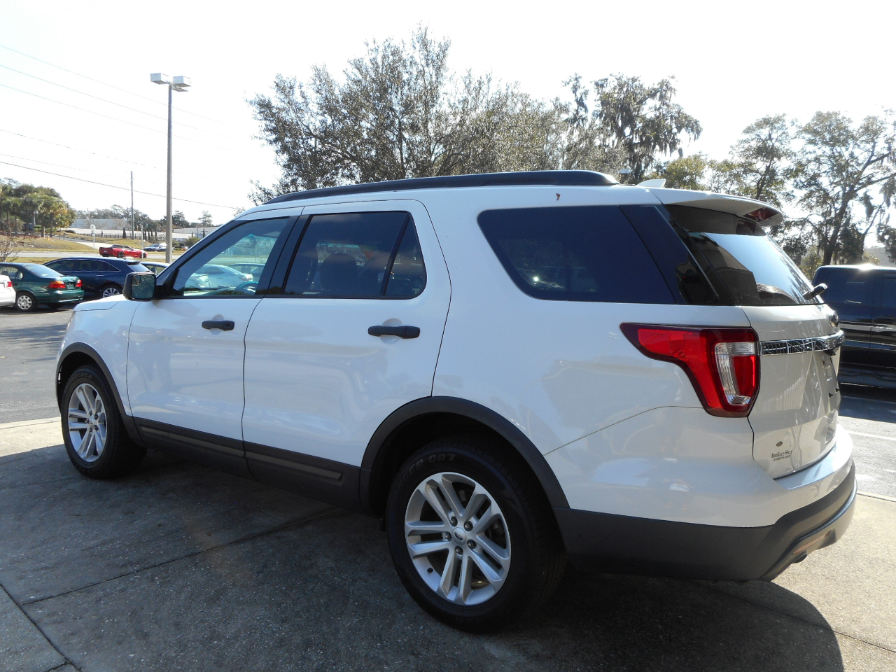 Ford Explorer Base FWD 2016
