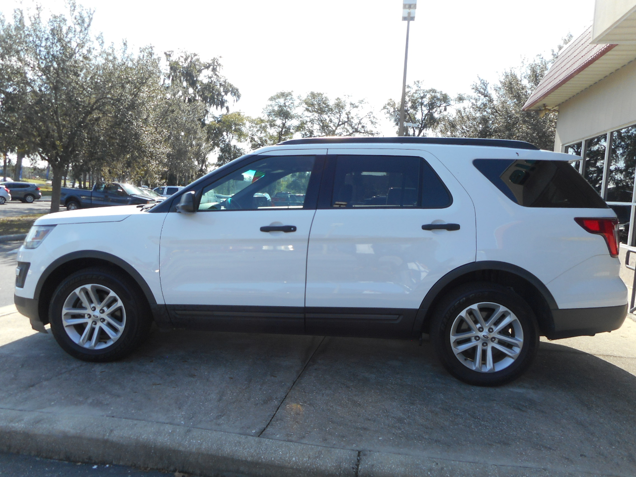 Ford Explorer Base FWD 2016